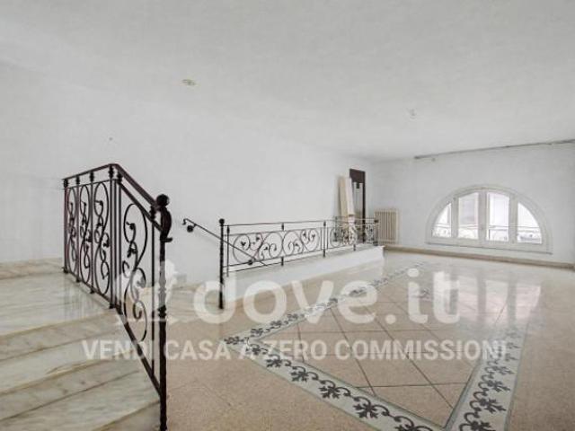 Appartamento di 170 m con 4 locali e box auto in vendita a Novoli [rif. DV 12356]