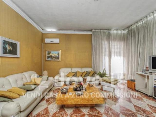 Appartamento di 172 m con 5 locali e box auto in vendita a Paternò [rif. DV 13886]
