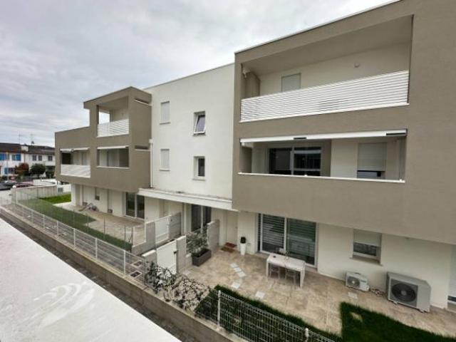 Appartamento di 183 m con 5 locali e box auto in vendita a Selvazzano Dentro