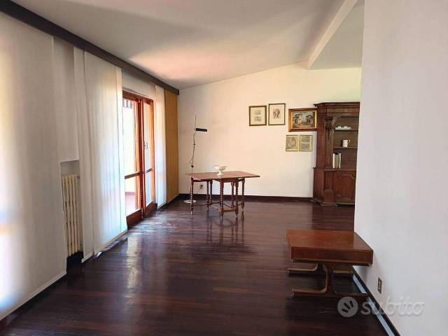 Appartamento di 217 m² con più di 5 locali a Firen