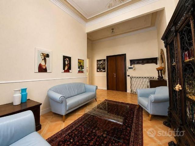 Appartamento di 210 m² con più di 5 locali a Catan