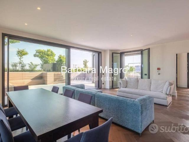 Appartamento di 210 m² con più di 5 locali e box a