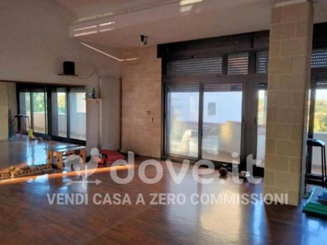 Appartamento di 220 m con più di 5 locali in vendita a Latiano