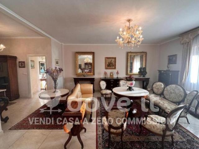 Appartamento di 230 m con 5 locali in vendita a Caserta [rif. DV 10823]