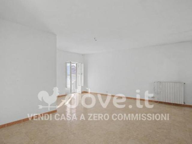 Appartamento di 247 m con più di 5 locali e box auto in vendita a Berzano di San Pietro