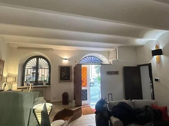 Appartamento di 250 m² con 4 locali a Roma