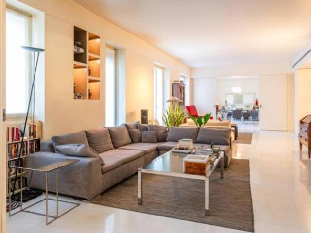 Appartamento di 290 m con più di 5 locali in vendita a Milano