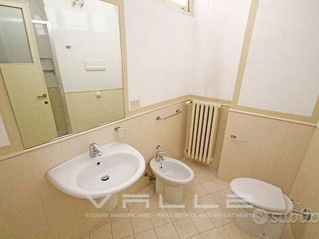 Appartamento di 310 m² con più di 5 locali e posto
