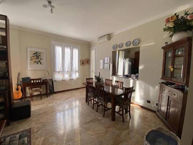 APPARTAMENTO di 7 vani e di 160 mq PRATO rif. AAJ258
