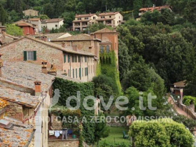 Appartamento di 400 m con più di 5 locali in vendita a Paciano