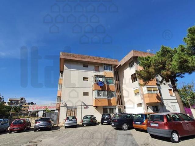 APPARTAMENTO di 4 vani e di 105 mq MESSINA rif. 2VS15904