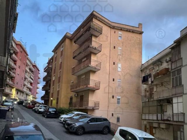 APPARTAMENTO di 4 vani e di 100 mq MESSINA rif. 4VS17671