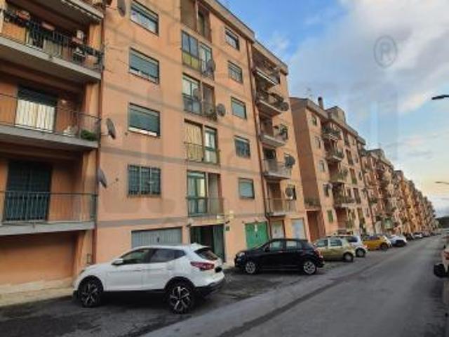 APPARTAMENTO di 4 vani e di 115 mq MESSINA rif. 2VS17616