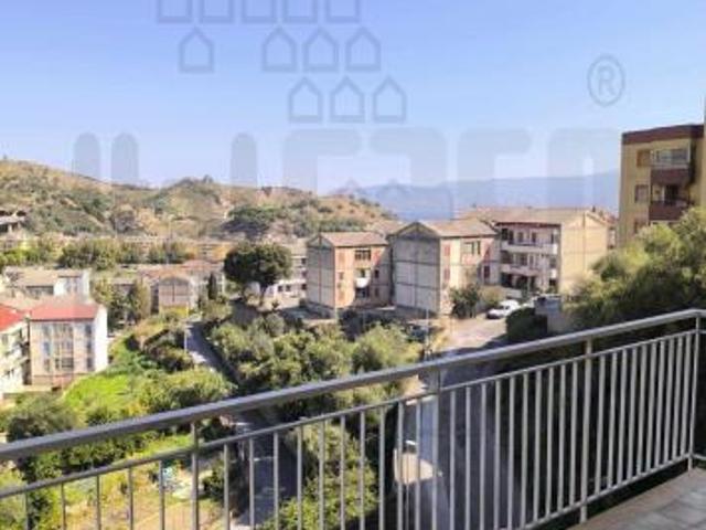 APPARTAMENTO di 4 vani e di 135 mq MESSINA rif. 2VS17344