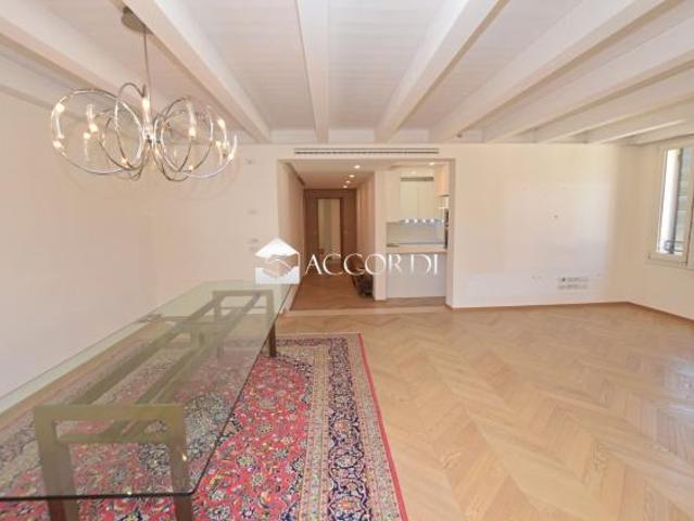 APPARTAMENTO di 4 vani e di 145 mq CASTELFRANCO VENETO rif. SW184