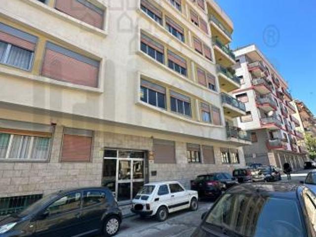 APPARTAMENTO di 4 vani e di 140 mq MESSINA rif. 2VS17698