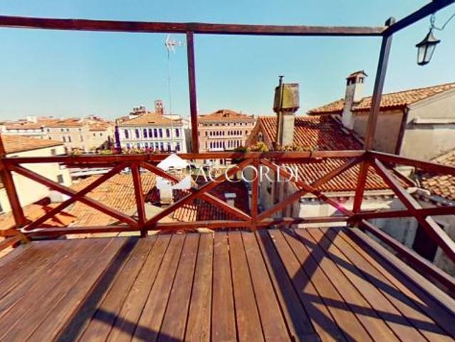 APPARTAMENTO di 4 vani e di 170 mq VENEZIA rif. MM703_4