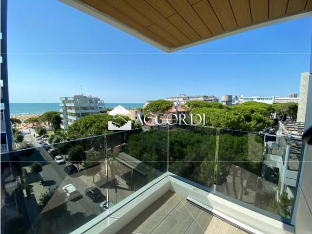 APPARTAMENTO di 4 vani e di 198 mq LIGNANO SABBIADORO rif. AKP66_5