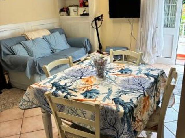 APPARTAMENTO di 4 vani e di 55 mq PIETRASANTA rif. 693/VE