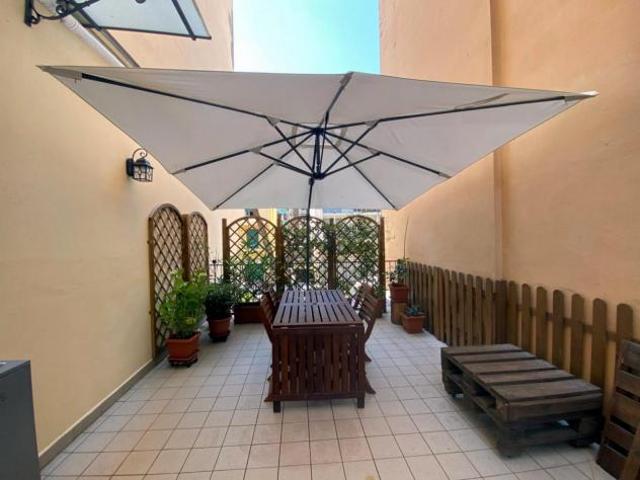 APPARTAMENTO di 4 vani e di 80 mq FIRENZE rif. A26/406