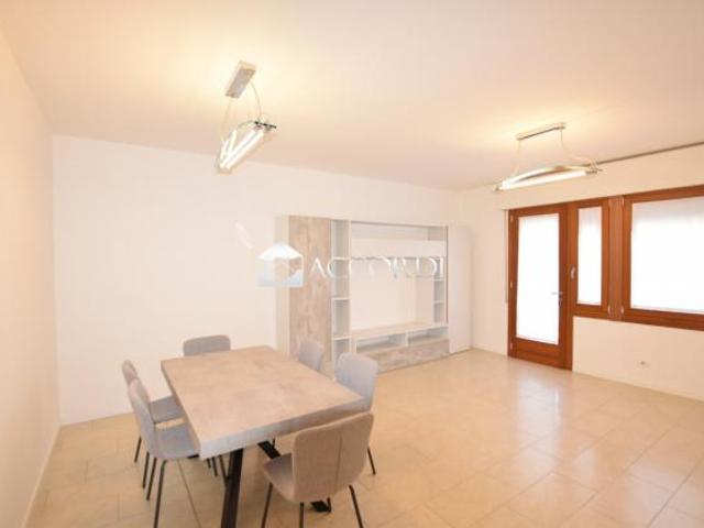 APPARTAMENTO di 4 vani e di 95 mq MONTEBELLUNA rif. DG375