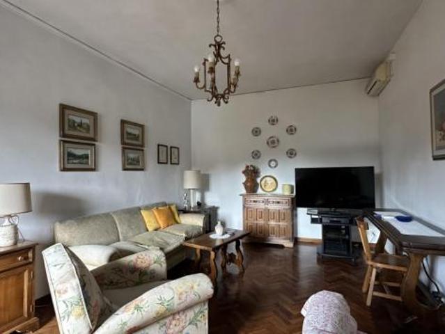 APPARTAMENTO di 5 vani e di 115 mq FIRENZE rif. AAJ359