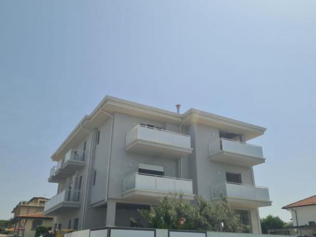 APPARTAMENTO di 5 vani e di 130 mq PIETRASANTA rif. MP913