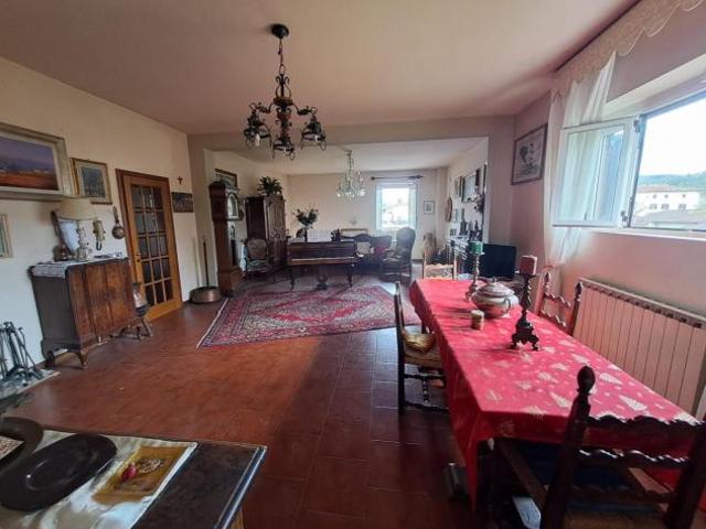 APPARTAMENTO di 5 vani e di 180 mq VICCHIO rif. AAJ324