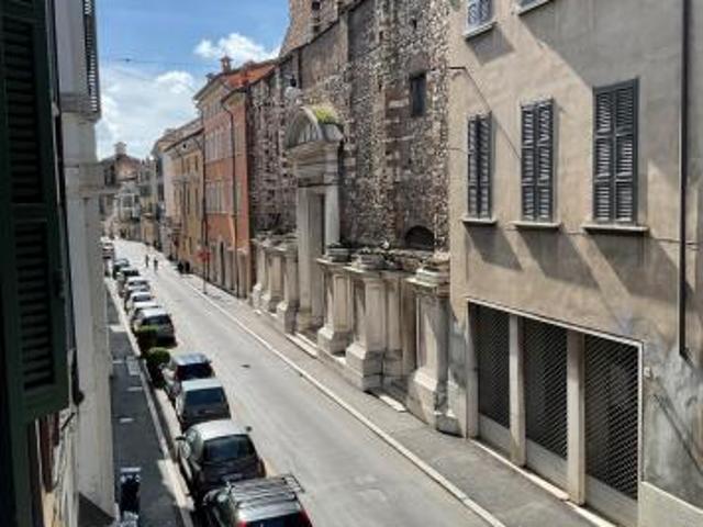 APPARTAMENTO di 5 vani e di 250 mq BRESCIA rif. SFSMTRZ
