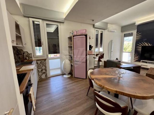 APPARTAMENTO di 5 vani e di 70 mq PIETRASANTA rif. 170