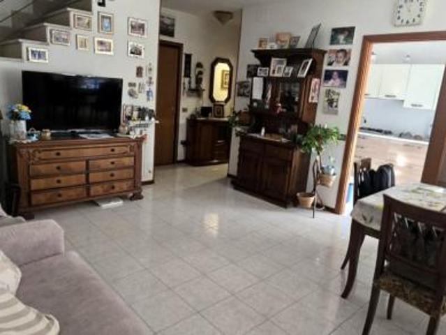 APPARTAMENTO di 5 vani e di 95 mq FIRENZE rif. A26/598