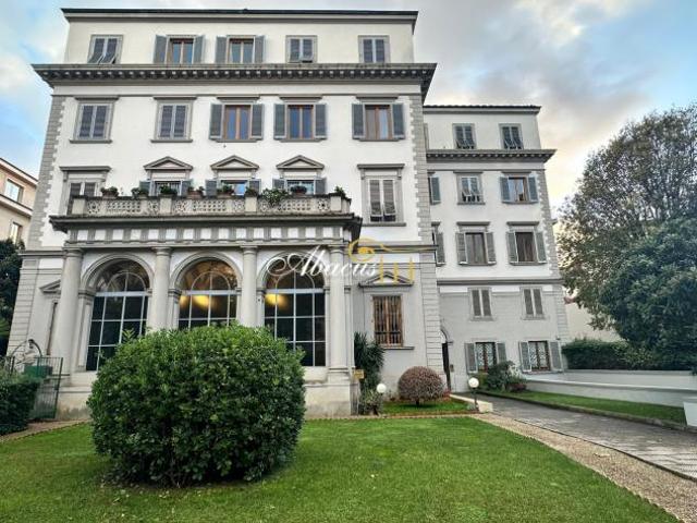 APPARTAMENTO di 6 vani e di 120 mq FIRENZE Zona Piazza Libert rif. ABA/215
