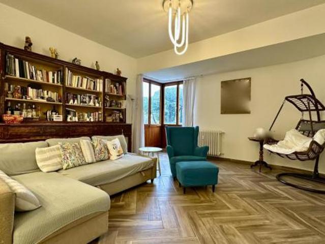 APPARTAMENTO di 6 vani e di 180 mq FIRENZE rif. AAJ364