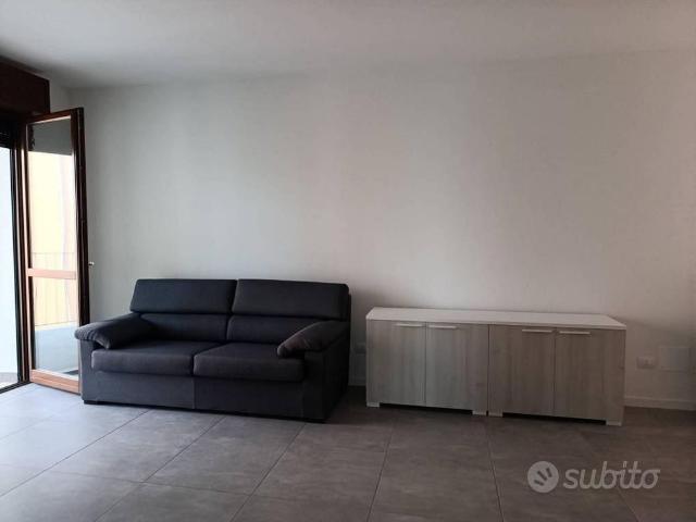 Appartamento di 70 m² con 4 locali e box auto a Mi