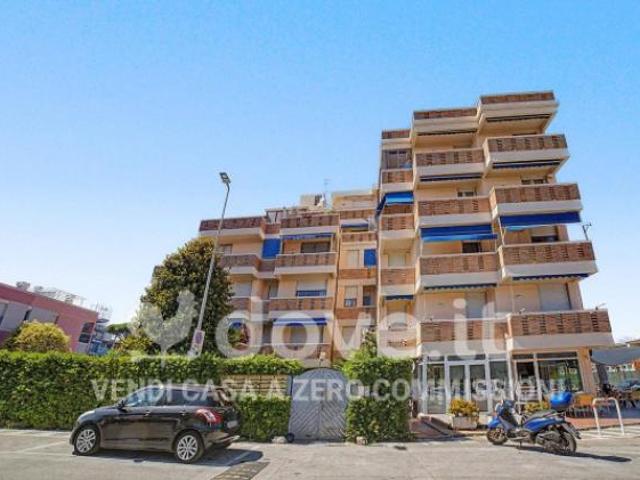 Appartamento di 78 m con 4 locali e posto auto in vendita a Viareggio [rif. DV 13706]