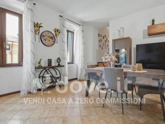 Appartamento di 85 m con 3 locali e box auto in vendita a Lurate Caccivio