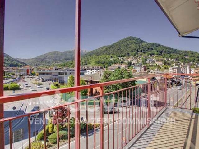 Appartamento di 89 m con 3 locali e box auto in vendita a Lavena Ponte Tresa