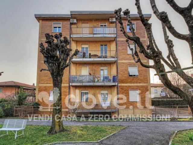 Appartamento di 90 m con 3 locali e box auto in vendita a Como