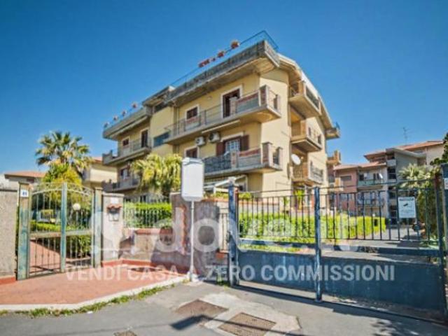 Appartamento di 90 m con 3 locali e box auto in vendita a Catania