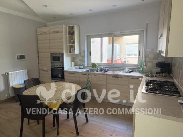 Appartamento di 99 m con 4 locali e box auto in vendita a Villa San Giovanni