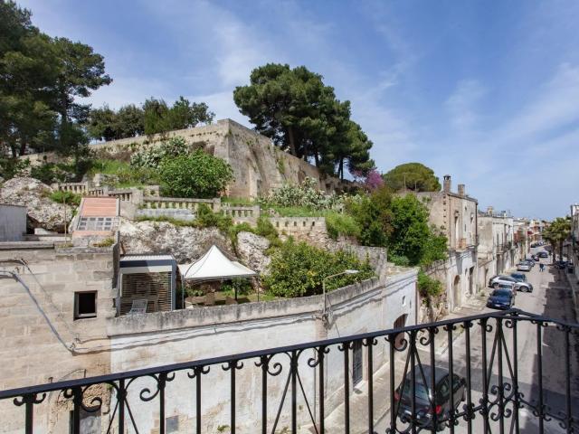 Appartamento di ampia metratura con terrazza, unità indipend. 230m² Oria
