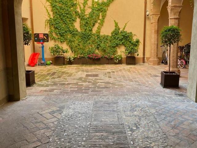 Palazzo di 1000 m² in vendita Reggio Emilia, Italia