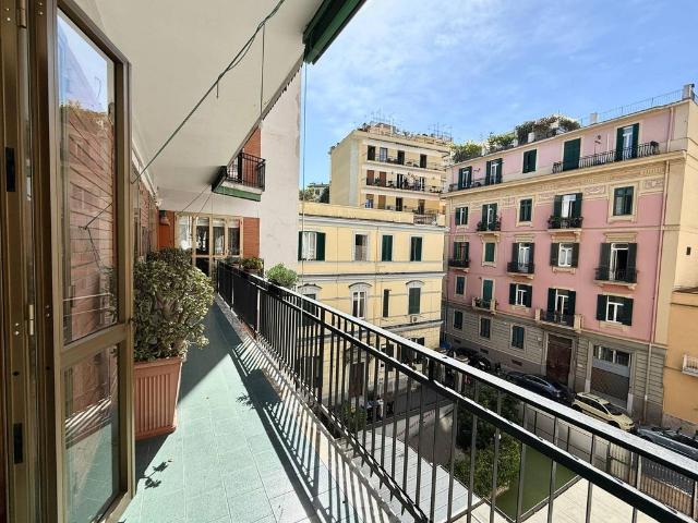 Appartamento di lusso di 137 m² in vendita Via Giuseppe Bonito, Napoli, Campania