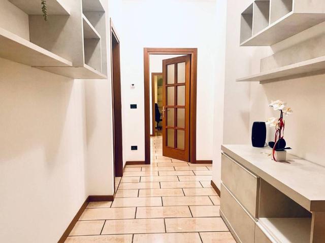 Prestigioso appartamento di 128 m² in vendita Via Ugo Lenzi, Bologna, Emilia Romagna