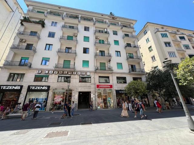 Appartamento di lusso di 145 m² in vendita Corso Vittorio Emanuele, 127, Salerno, Campania