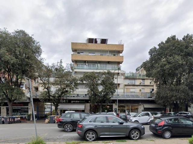 Appartamento di lusso di 154 m² in vendita Viale America,11, Roma, Lazio