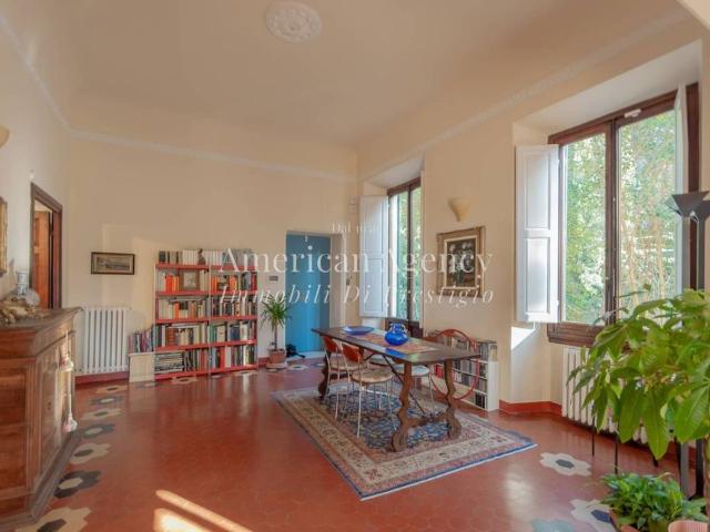 Appartamento di lusso di 186 m² in vendita Viale Augusto Righi, Firenze, Toscana