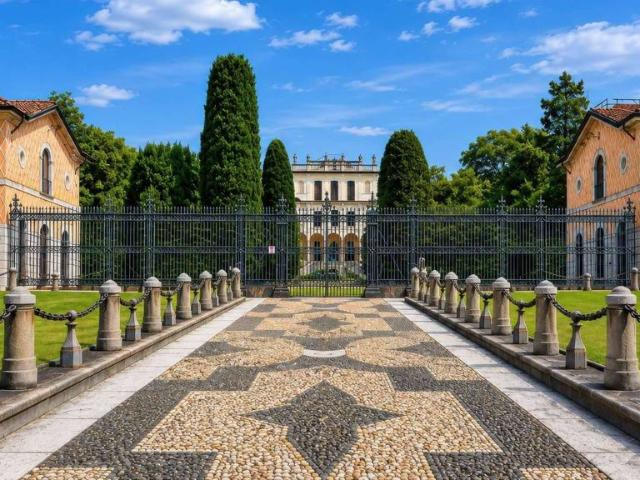Appartamento di lusso di 286 m² in vendita piazza Piazza Gnecchi Ruscone 2, Verderio Superiore, Lombardia
