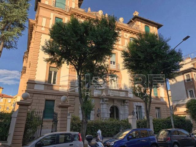 Appartamento di lusso di 287 m² in vendita Via Antonio Bertoloni, Roma, Lazio