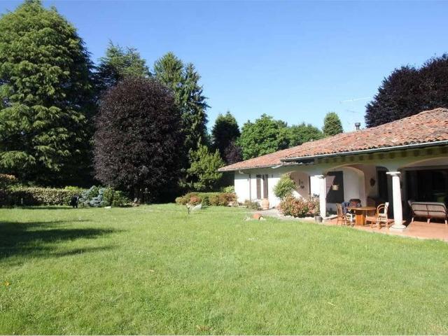 Appartamento di lusso di 300 m² in affitto VIA CASCINA PELADA, 115, Cantù, Como, Lombardia